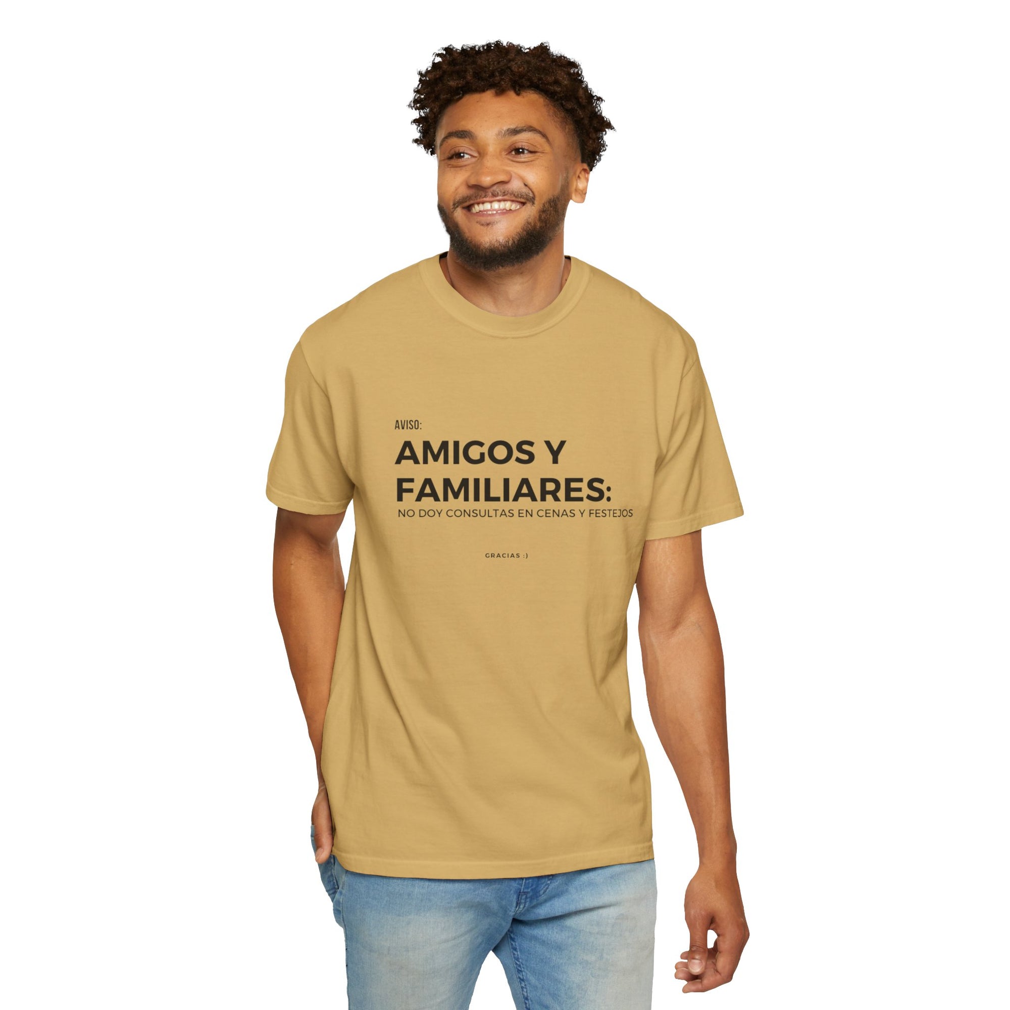 “Amigos y familiares: no doy consulta en festivos” – Polera Unisex