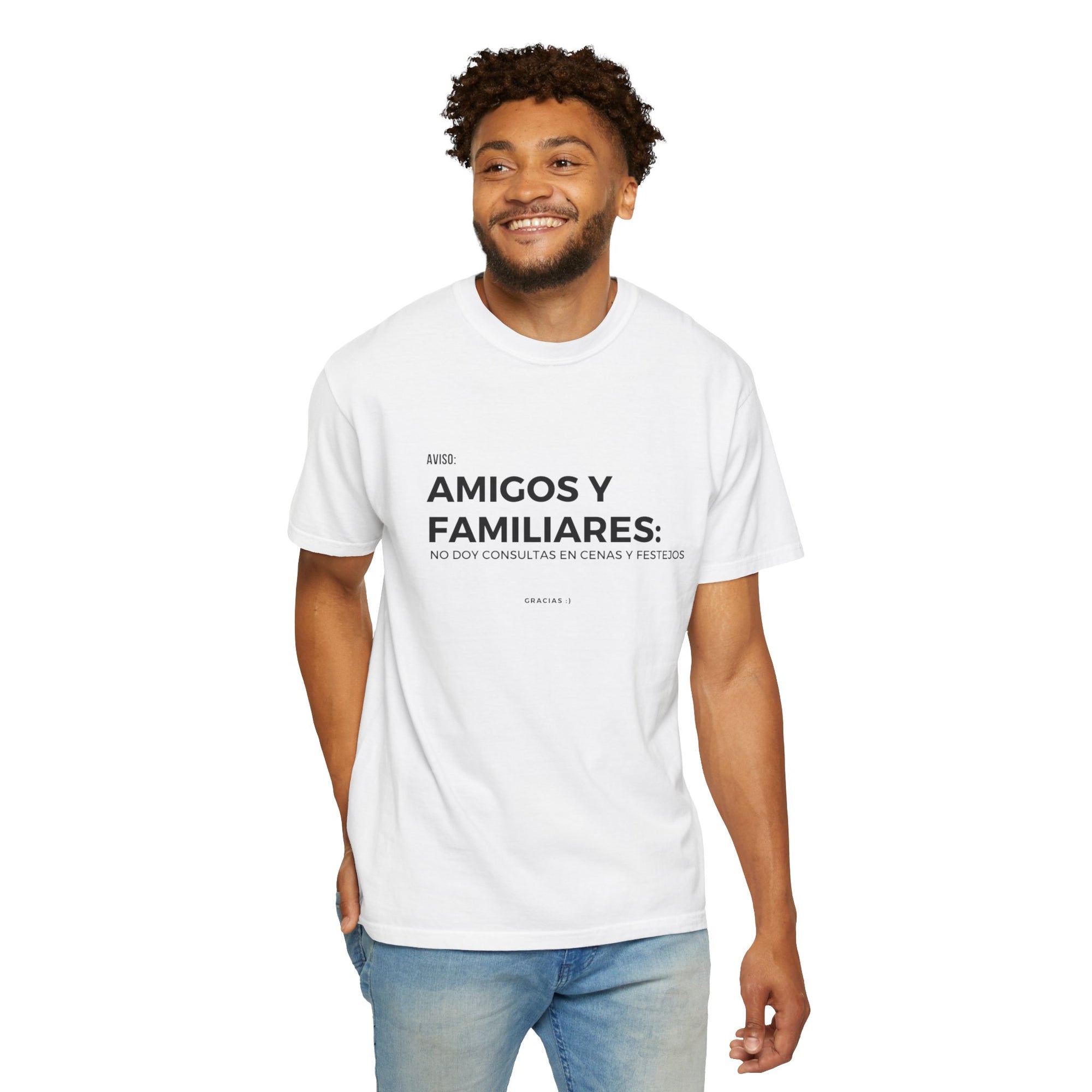 “Amigos y familiares: no doy consulta en festivos” – Polera Unisex